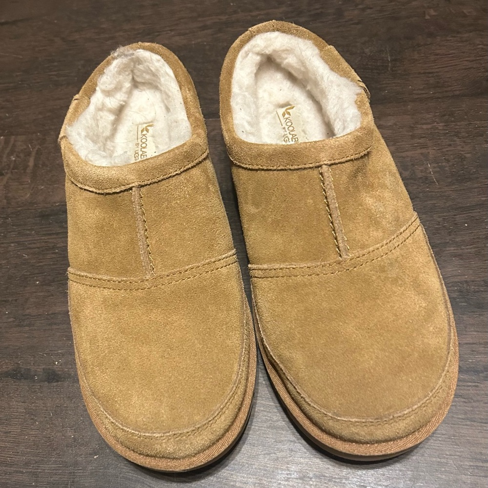 Kookaburra by Uggs women’s Tan Suede clogs